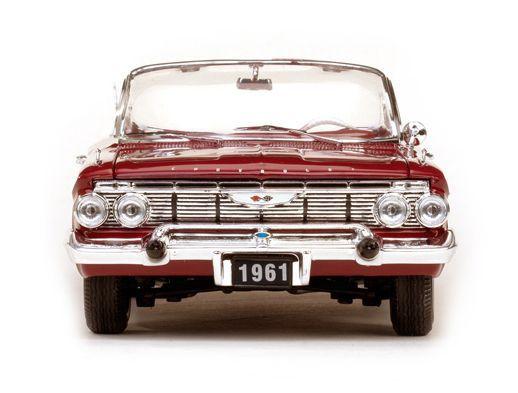 1961 Chevrolet Impala Open Convertible - Escala 1:18 - Sun Star